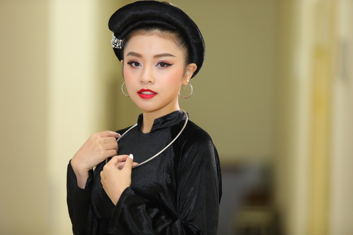 Cô là quán quân Sao Mai Điểm Hẹn 2015 dòng nhạc dân gian. Năm 2018, Thu Hằng cũng là 1 trong 10 gương mặt trẻ tiêu biểu Thủ đô được vinh danh.