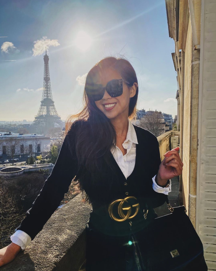 Tiên Nguyễn là một trong những rich kid đình đám của Việt Nam, con gái của doanh nhân Johnathan Hạnh Nguyễn và Thủy Tiên. Gia đình không có gì ngoài tiền, cô nàng có cuộc sống ngập trong hàng hiệu và những chuyến du lịch 5 sao đắt đỏ.