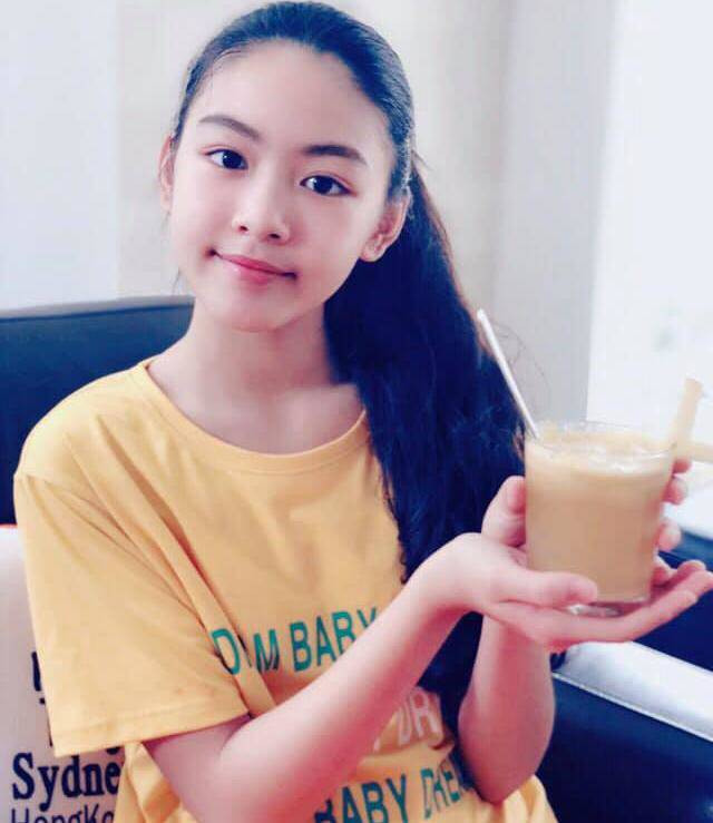 "Chúng tôi luôn cố gắng gần gũi, để hiểu rõ mọi tâm tư, tình cảm của con, từ đó mà thực hiện điều quan trọng nhất - bồi đắp cho các con những nhận thức đúng đắn - bằng một cách nhẹ nhàng nhất. Vợ chồng tôi hiểu rằng nhận thức là điều quan trọng nhất trong quá trình phát triển tư duy, nhân cách của con người. Nhận thức sai sẽ dẫn đến hành động sai và tất yếu kết quả sẽ sai", Dạ Thảo chia sẻ.