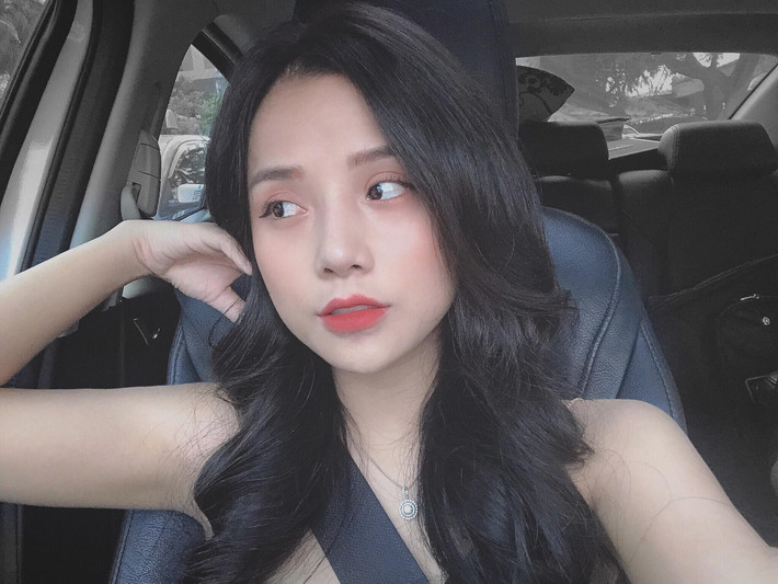 Thương Võ là hot girl Nghệ An đã quá quen mặt trên mạng xã hội. Cô sinh năm 1992, quê ở Thái Hòa, Nghệ An. Hiện tại cô nàng đang làm ca sĩ tự do tại Hà Nội.