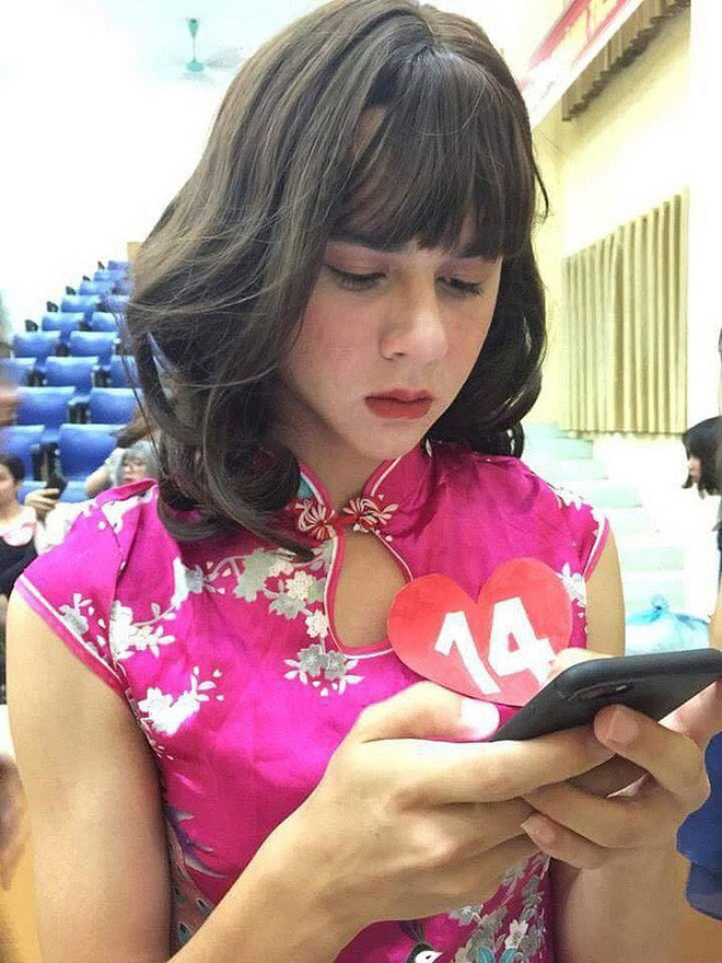 Cũng nhờ màn giả gái mà không ít nam sinh FPT được CĐM săn đón như ở mùa giải 2018 trước đây.
