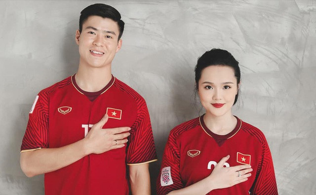 Trước khi lễ cưới chính thức diễn ra vào ngày 9/2 sắp tới, Duy Mạnh và Quỳnh Anh liên tục "nhá hàng" ảnh, thiệp, phụ kiện chuẩn bị cho ngày trọng đại. Mới đây, cặp đôi tiếp tục đăng tải bộ ảnh cưới siêu đẹp và có ý nghĩa cực kỳ đặc biệt.
