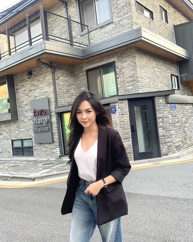 Kể từ khi "dao kéo" cuộc sống của Quỳnh cũng "lên hương" nhờ vào việc làm mẫu ảnh và tham gia nhiều gameshow,...