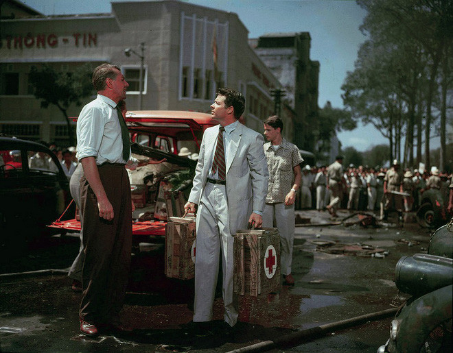 Khung cảnh Hà Nội, Sài Gòn được đạo diễn Phillip Noyce tái hiện chân thực, vừa bình lặng lại vô cùng nhộn nhịp.