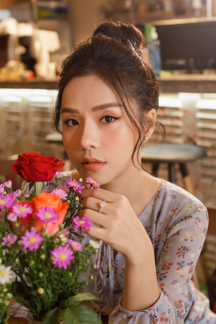 Bên cạnh mối tình đẹp với Yến Xuân, Đặng Văn Lâm cũng từng có thời gian mặn nồng bên Thương Võ, một hot girl nổi lên nhờ các clip cover trên mạng xã hội.