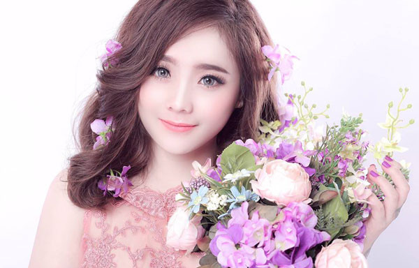 Cuối năm này, những người sinh vào tháng 12 âm lịch sẽ đỏ như son, may mắn vô cùng, hạnh phúc thăng hoa, tài lộc rủng rỉnh. Thần Tài sẽ gõ cửa nhà họ, mỉm cười ban phước, khiến bao vất vả lo âu nhanh chóng tan biến, chỉ còn niềm vui ở lại mà thôi. Thông tin chỉ mang tính chất tham khảo!