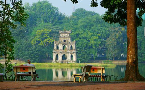 Hồ Gươm và khu vực công viên quanh hồ là địa điểm vui chơi quen thuộc của người Hà Nội bất kể dịp gì trong năm. Ngày 30/4 sắp tới, chắc chắn đây sẽ là một địa điểm được yêu thích và đông đúc bậc nhất thủ đô.
