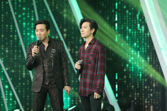 Chàng trai này từng quen mặt với công chúng qua những bộ phim sitcom dành cho giới trẻ. Gia Huy giới thiệu trong chương trình là một người mẫu, diễn viên tự do, đồng thời kinh doanh thời trang.