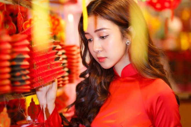 Sớm tự lập, Mỹ Chi không còn phụ thuộc kinh tế vào bố mẹ. Nữ MC truyền hình thừa nhận bản thân may mắn hơn người khác nhờ lợi thế ngoại hình cùng nhiều năng khiếu nên sẽ tận dụng để làm hành trang cho cuộc sống sau này.