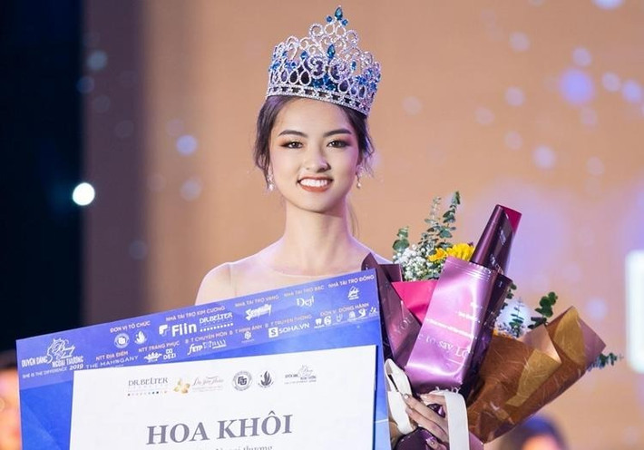 Tối 15/12 vừa qua, Nguyễn Hà My (SN 1999, quê Phú Thọ) đăng quang ngôi vị Hoa khôi Duyên dáng Ngoại thương 2019. Cô nàng hiện đang là sinh viên ngành Thương mại quốc tế.