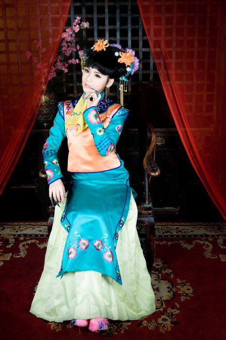 Hou Ming Xuan được đánh giá có vẻ đẹp cổ điển và chính vẻ đẹp đó đã giúp cô nàng nhiều lần tiến sâu vào các cuộc thi sắc đẹp, đồng thời giành được các giải thưởng.