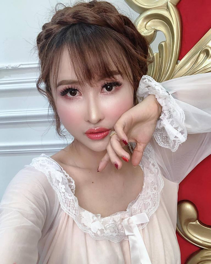 Vợ hai Minh Nhựa- Mina Phạm đang là cái tên hot trên MXH khi liên tiếp vướng nhiều scandal trong thời gian gần đây.