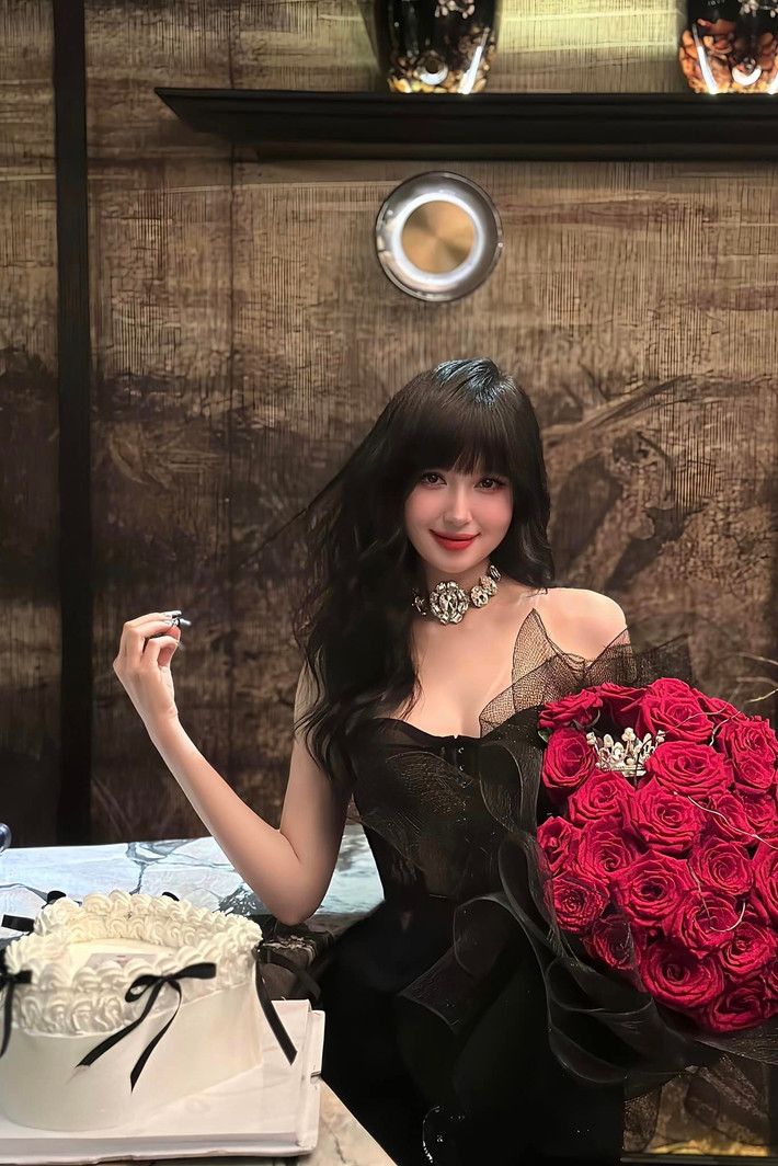Sau khi kết hôn, cuộc sống cô nàng đã có sự thay đổi hoàn toàn. Nàng hot girl chuyển hướng kinh doanh.