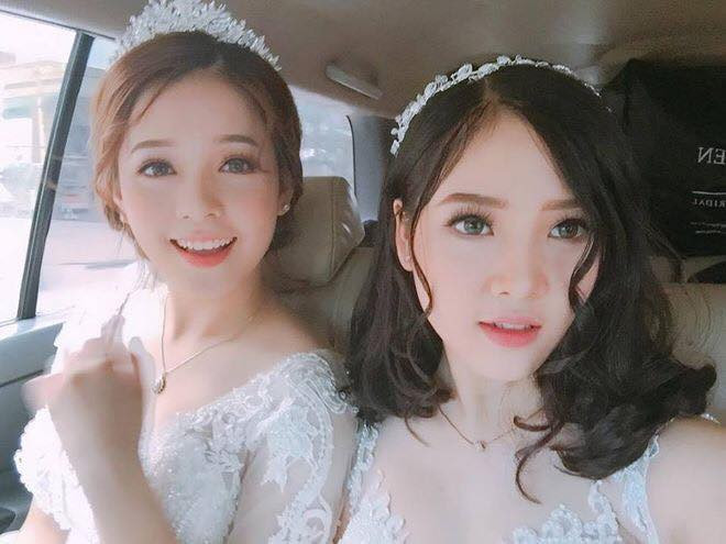 Nhìn quá những bức ảnh chụp chung của cặp đôi bạn thân, dân mạng cứ ngỡ ngàng đây là 2 chị em sinh đôi.