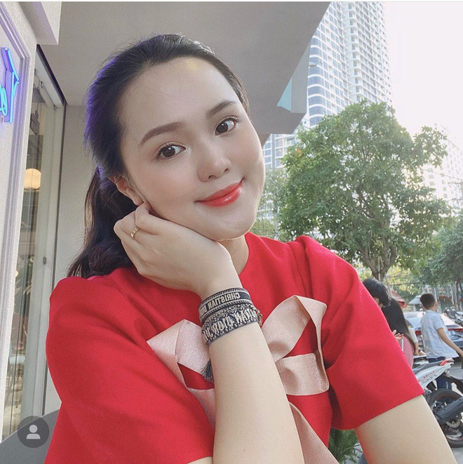 Chẳng vậy mà càng ngày, nhan sắc Quỳnh Anh càng rạng rỡ. Mời quý độc giả xem thêm clip: Vợ Duy Mạnh lên tiếng trước tin đồn lục đục hôn nhân - Nguồn: Youtube