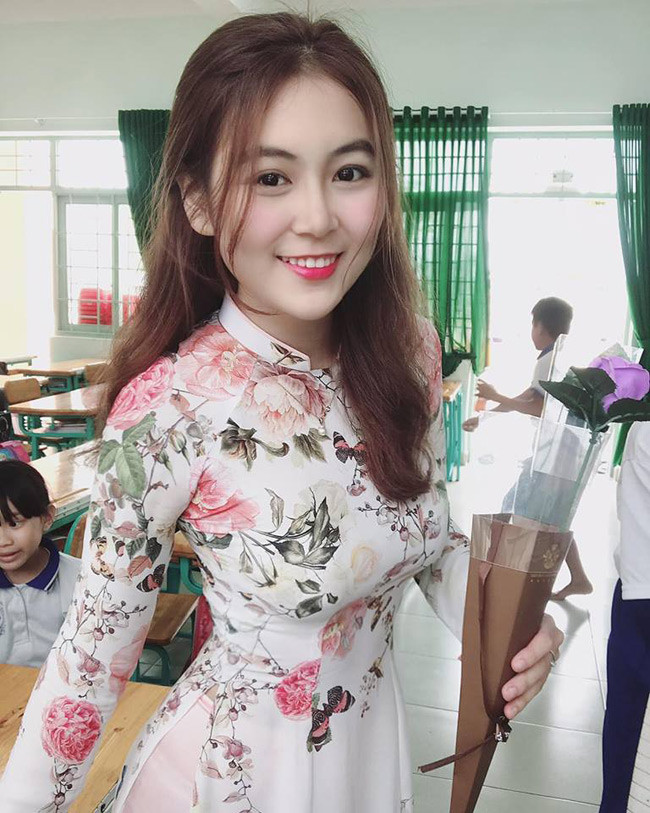 Nam Trân từng được mệnh danh là "cô giáo thiên thần" nhờ ngoại hình sáng, dễ thương và trẻ hơn rất nhiều so với tuổi thật.