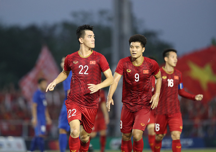 Ở trận bán kết gặp U22 Campuchia, Tiến Linh có tình huống va chạm dẫn đến bị đau khiến anh phải rời sân ngay sau đó. Tình trạng của anh khiến người hâm mộ cực kỳ lo ngại bởi nếu thiếu nhân tố mang số 22 này, việc lấy được chiếc HCV tại SEA Games 30 sẽ rất khó khăn.