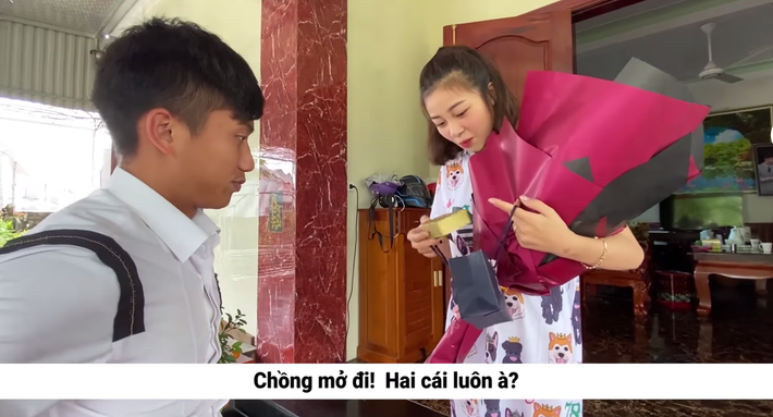 Không lâu sau khi chia sẻ, clip đã thu hút 28 nghìn lượt like và gần 1 nghìn bình luận. Với lượt tương tác khủng trong clip đầu tiên này thì vợ chồng Phan Văn Đức hoàn toàn có thể nối gót vợ chồng Duy Mạnh, lập kênh Youtube riêng và đăng tải clip về cuộc sống hàng ngày.