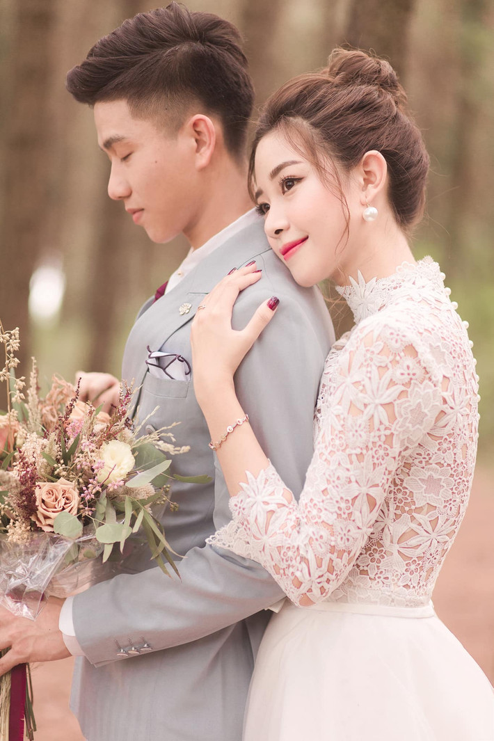 5 tháng yêu nhau nhưng cặp đôi liên tục dính phải những tin đồn không hay. Nhật Linh từng cáu gắt, lên mạng xã hội yêu cầu cộng đồng mạng để vợ chồng được yên, có một tình yêu bình thường.