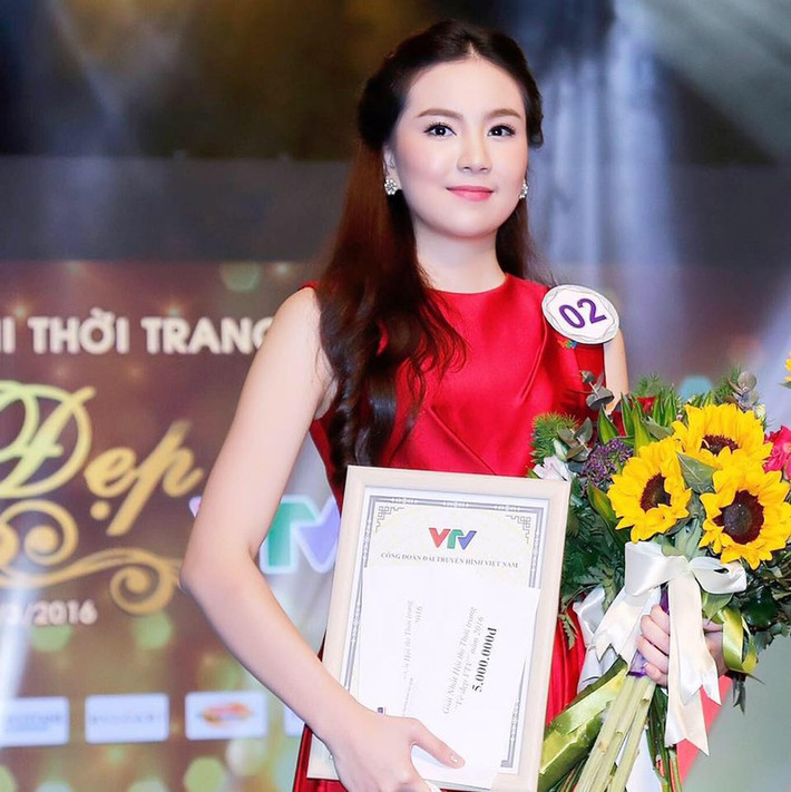 Cô từng được xướng tên ở hạng mục "MC xinh đẹp nhất VTV" trong cuộc thi Vẻ đẹp VTV năm 2016.