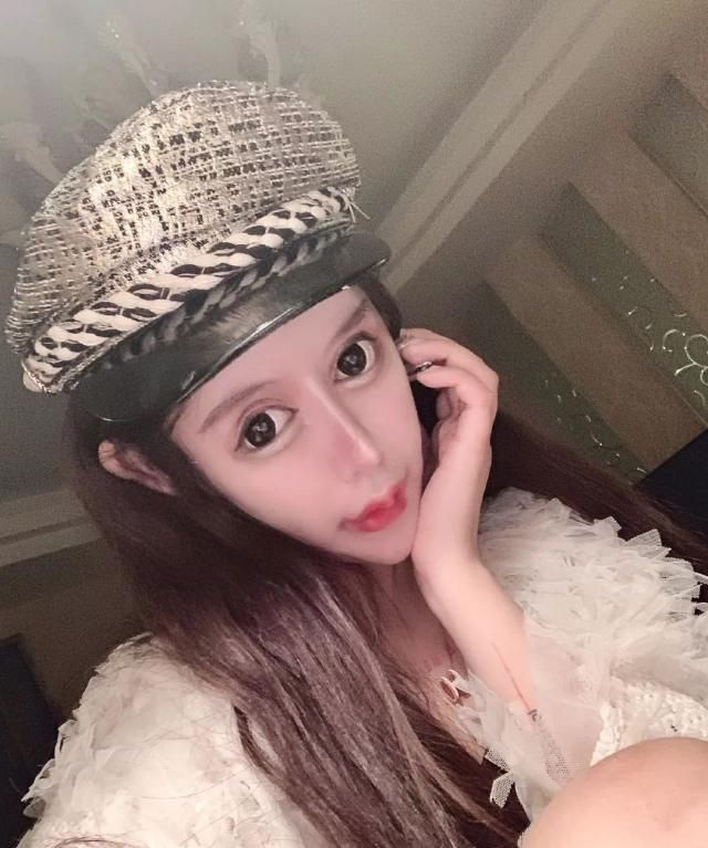 Nana vẫn đang vô cùng hạnh phúc với cuộc sống, ngoại hình của mình. Cô thường xuyên đi du lịch, mua sắm đồ hiệu và cứ hồi sức lại sẵn sàng cho cuộc phẫu thuật thẩm mỹ mới.