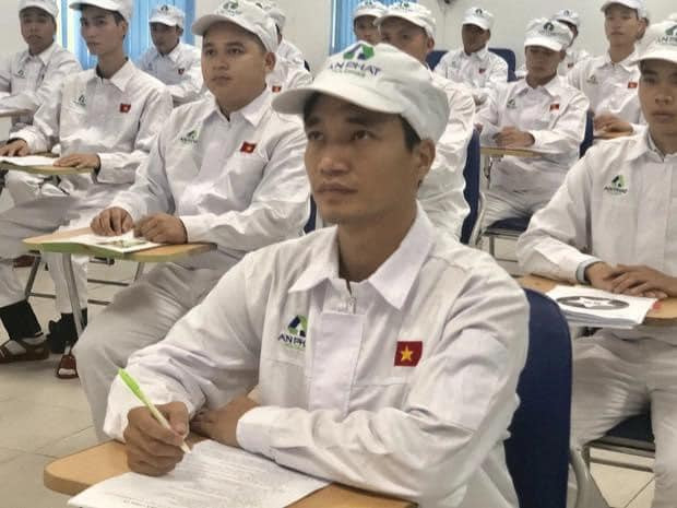 Lệ Rơi thường xuyên chia sẻ hình ảnh cuộc sống đời thường trên trang cá nhân.