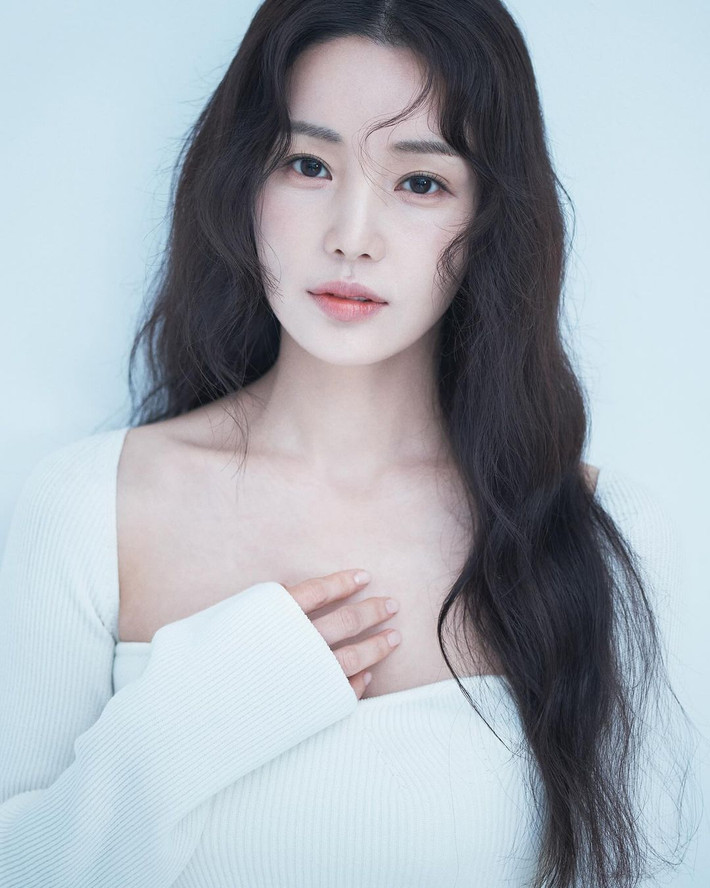 Được biết, Nam Gyu Ri hiện đang ghi hình bộ phim Bloody Romance, dự kiến ra mát trong năm nay. Trong phim, cô vào vai một nữ quân nhân Triều Tiên xinh đẹp, tính cách không có một điểm chê.