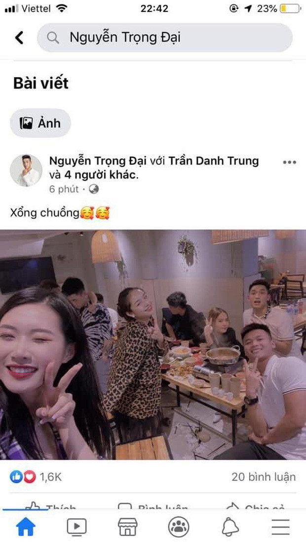 Mới đây, Trọng Đại đăng tải bức ảnh tụ tập ăn uống cùng bạn bè trên trang cá nhân. Đáng chú ý hơn, buổi gặp mặt còn có sự xuất hiện của "cô chủ tiệm nail" Huyền My, người từng dính tin đồn tình ái với Quang Hải cách đây không lâu. Tuy nhiên, không hiểu vì lý do gì mà cầu thủ CLB Viettel đã xóa ảnh ngay sau đó.