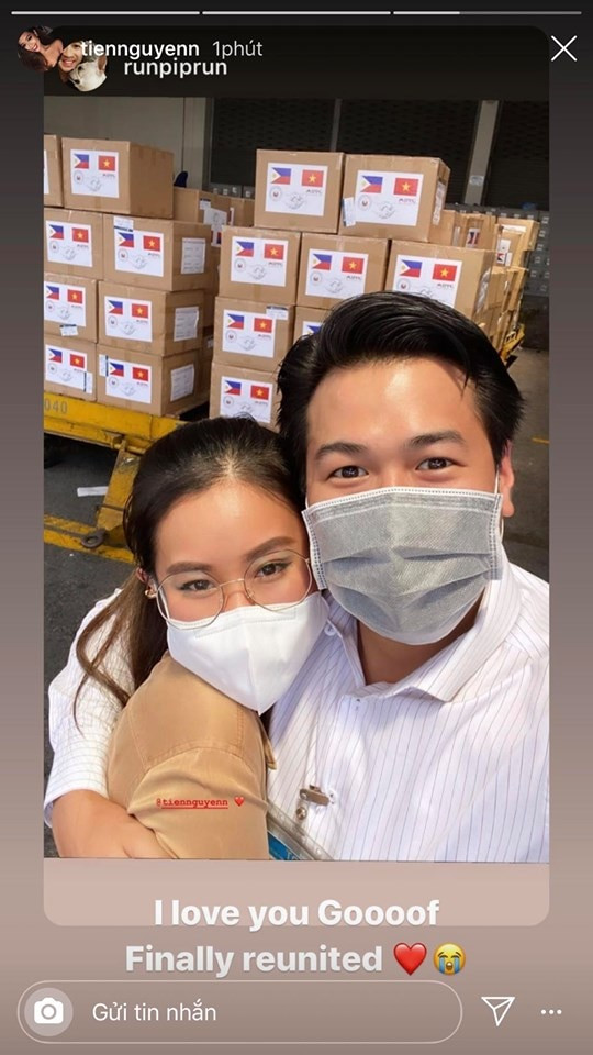 Mới đây, trên trang cá nhân, Tiên Nguyễn khoe hình ảnh ôm chặt anh trai Phillip Nguyễn trong ngày đoàn tụ. Vậy là sau 1 tháng chữa trị và cách ly COVID-19, rich kid đã được về nhà.