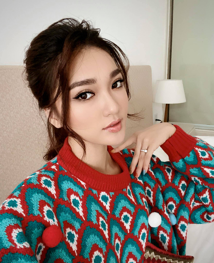 So với vợ hiện tại của Phan Văn Đức là "hot girl mầm non" Võ Nhật Linh thì Ngọc Nữ cũng sở hữu nhan sắc một 9 một 10.