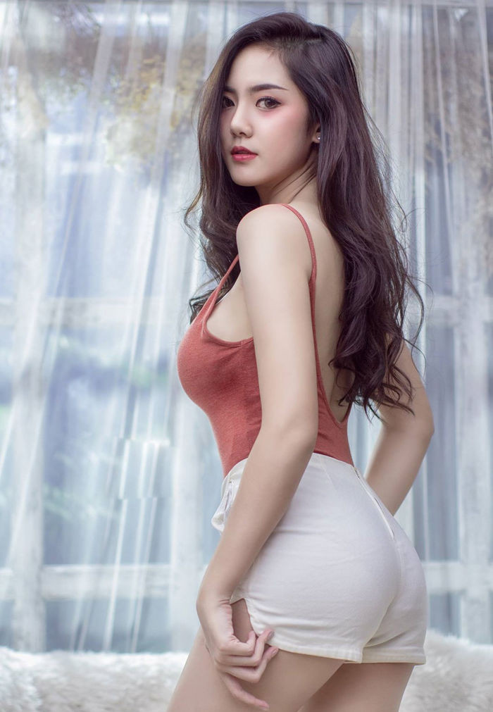 Sự kết hợp giữa gương mặt và thân hình giúp Chonlada Patsatan thu hút ánh mắt người nhìn.