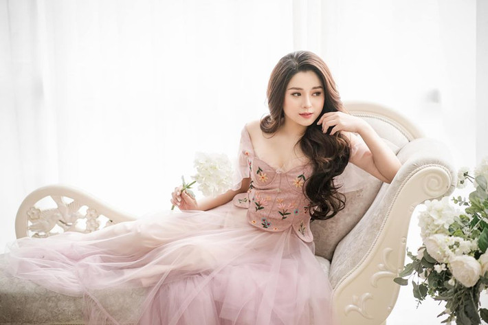 Suốt thời gian bị bệnh, bên cạnh công việc ở Đài truyền hình, Diệu Linh còn kinh doanh online kiếm thêm thu nhập, lấy tiền điều trị.