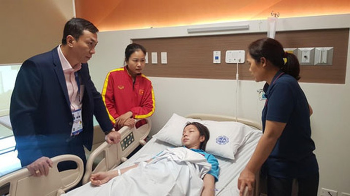 Sau khi đá trận chung kết, sáng 9/12, trung vệ Trần Thị Hồng Nhung cũng đã phải nhập viện vì kiệt sức.