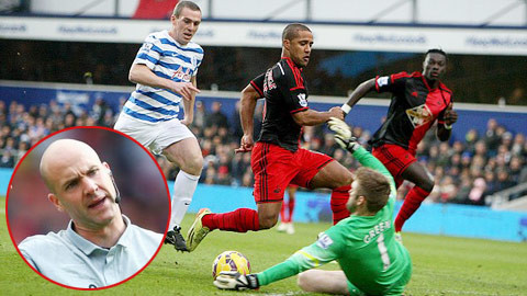 Trong tình huống tiền vệ Wayne Routledge của Swansea băng xuống đối mặt với thủ thành Robert Green, người gác đền của QPR đã băng ra ngoài vòng cấm địa và dùng tay cản trái bóng.