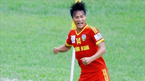 Mạc Hồng Quân (Than Quảng Ninh): Dù không ghi được bàn nào tại AFF Cup 2014 nhưng Mạc Hồng Quân vẫn là gương mặt đáng được chờ đợi sẽ tỏa sáng tại V.League 2015. Không một chân sút nào ở Việt Nam lại tiến bộ nhanh như Hồng Quân.