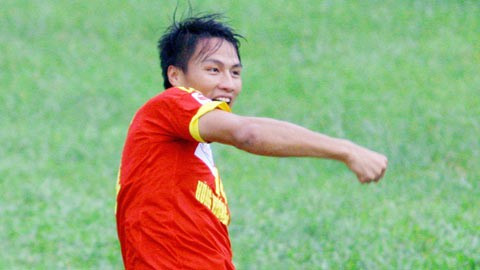 Ngoài nền tảng thể lực, Hồng Quân còn sở hữu một kỹ năng dứt điểm và trong đó có cả độ quái. Ngay cả người khó tính như HLV Miura cũng đánh giá cao khả năng của Hồng Quân và rất có thể Hồng Quân sẽ là ứng cử viên nặng kí cho danh hiệu vua phá lưới V.League 2015.