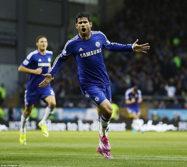 Diego Costa (Chelsea): Ở tuổi 26, Costa đang đạt được độ chín của sự nghiệp của mình. Dù chỉ mới gia nhập Chelsea mùa hè vừa qua nhưng tiền đạo mang quốc tịch Tây Ban Nha này đã thi đấu ấn tượng và đóng góp tới 15 bàn thắng sau 18 trận ra sân. Nếu muốn tranh Quả bóng vàng 2015 với Messi và Ronaldo, Costa cần sự ổn định trong phong độ.