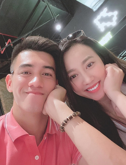 Mới đây, trong một bài phỏng vấn với báo chí, Huỳnh Hồng Loan tiếp tục khẳng định cô và Tiến Linh chưa yêu nhau, vẫn là những người bạn thân thiết, hàng ngày nhắn tin hỏi thăm qua lại.