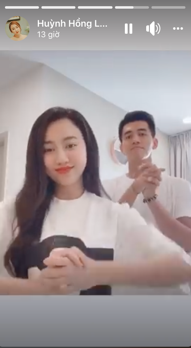 "Hãy cùng Hồng Loan và Tiến Linh rửa tay để bảo vệ sức khỏe, phòng chống Covid-19 nhé cả nhà" - Nữ diễn viên viết trên trang cá nhân. Ngay lập tức, cặp đôi nhận được rất nhiều lời khen của người hâm mộ.