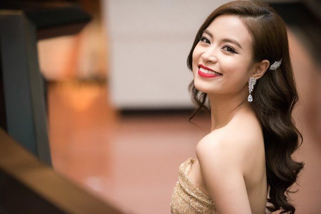 Hoàng Thùy Linh có lẽ là cái mỹ nhân tên Linh "nặng kí" nhất nửa cuối năm 2019 - đầu 2020 khi cô cùng ekip "phá đảo" hầu hết các giải thưởng trong nước với loạt MV bắt mắt cùng album chuẩn bị chỉn chu, kỹ lưỡng với tư duy khai phá, mang đậm chất liệu văn hóa dân tộc và khẳng định định hướng âm nhạc của bản thân một cách dứt khoát.