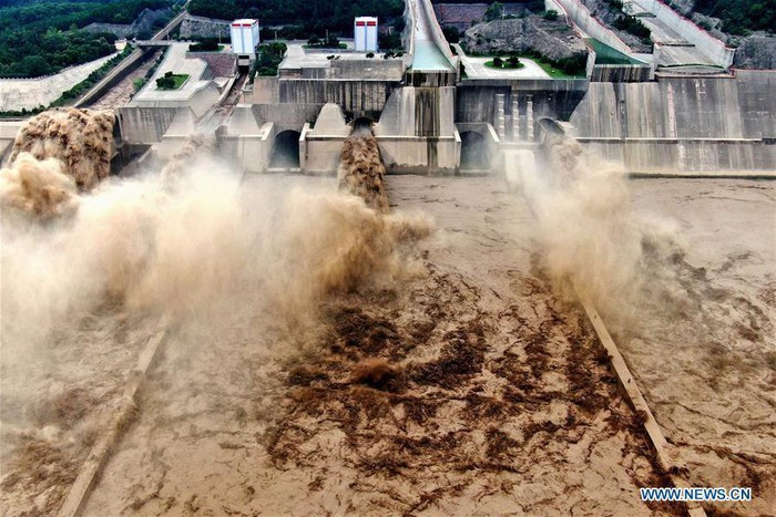 Với vị trí quan trọng ở tỉnh Hà Nam, đập Tiểu Lãng Để có hồ chứa với dung tích tối đa 12,65 km khối, có nhiệm vụ giảm lũ, kiểm soát lượng bùn cát, cấp nước và phát điện. Hàng năm cứ đến cuối tháng 6 và đầu tháng 7, khoảng 2 tuần trước khi mùa lũ bắt đầu, giới chức Trung Quốc sẽ tiến hành xả lũ trên đập Tiểu Lãng Đế.