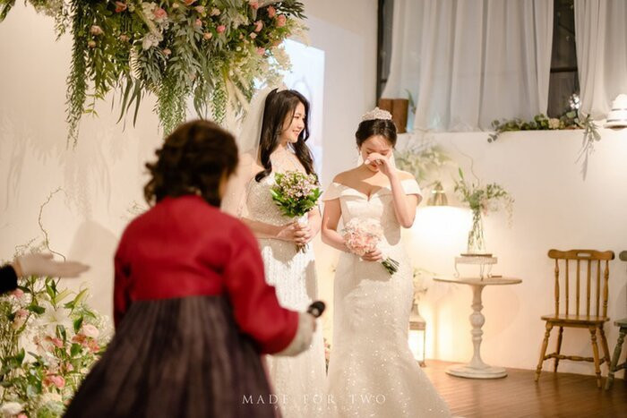 "Tôi rất hạnh phúc nếu tình yêu của tôi đã truyền sức mạnh cho ai đó trong cuộc sống. Tôi hy vọng những người khác sẽ sớm được tự do yêu và kết hôn mà không có bất kỳ sự tổn thương hay thất vọng nào. Cảm ơn mọi người rất nhiều”, cô cho biết thêm.