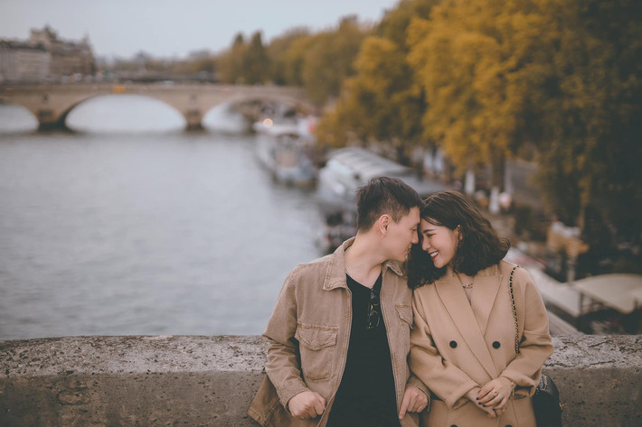 Cũng là một hot family, chung hội chơi với Tùng Sơn và Trang Lou, Kiên Hoàng và Heo Mi Nhon cũng không phải chịu cảnh "sống chung với mẹ chồng". Công việc kinh doanh thuận lợi nên cả hai sớm đã sắm nhà riêng.