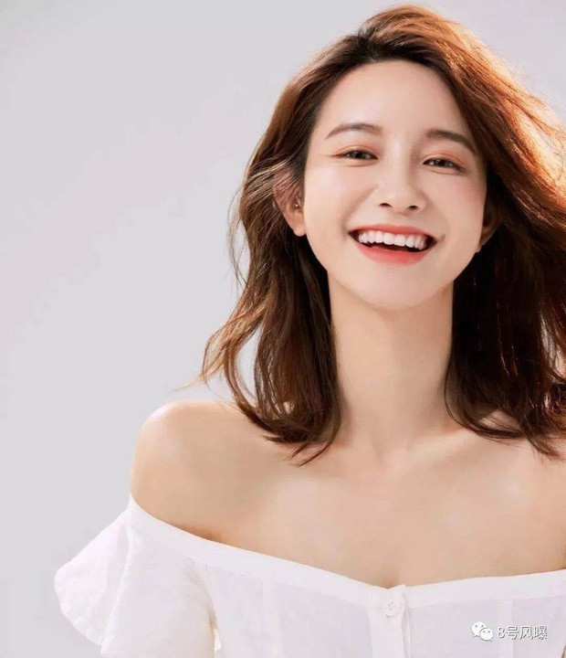 Trương Đại Dịch là một hot girl đình đám xứ Trung. Dù đã ngoài 30 tuổi nhưng cô nàng vẫn vô cùng trẻ trung, tươi tắn.