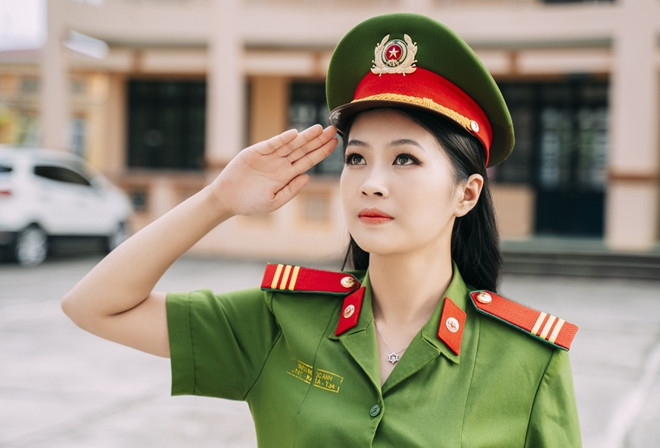 Ngay từ những vòng đầu của cuộc thi Người đẹp Du lịch Non nước Cao Bằng 2019, Trần Ngọc Anh đã nằm trong top thí sinh được đánh giá cao nhờ gương mặt sắc sảo và vóc dáng cân đối. Kết thúc cuộc thi, cô nàng đoạt giải Á khôi thứ 2.