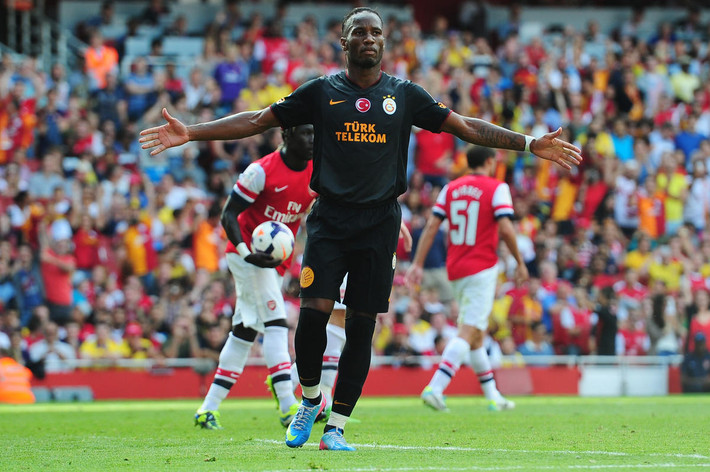 HLV Wenger từng hé lộ ông có thể chiêu mộ Didier Drogba với mức giá vỏn vẹn 100.000 bảng khi cầu thủ này còn khoác áo Le Mans.