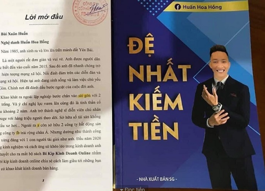 Trong hai cuốn sách của mình, giang hồ này còn tự nhận mình tên Bùi Xuân Huấn nhưng có "nghệ danh" là Huấn Hoa Hồng. Ngay trong phần lời mở đầu của cuốn sách, dân mạng đã phát hiện ra một loạt các lỗi chính tả khó chấp nhận.
