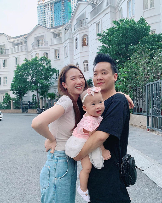 Hiện tại, Trâm Anh dành hầu hết thời gian để chăm lo cho gia đình nhỏ. Trên trang cá nhân, hot girl 9X thường xuyên chia sẻ hình ảnh của con gái Cici.