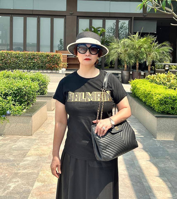 Mẹ ruột Lã Thanh Huyền, bà Kim Dung từng là Hoa khôi trường nữ sinh Đồng Khánh - Trưng Vương một thời.