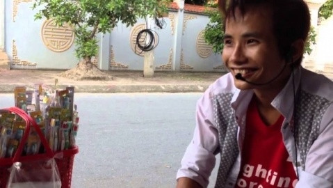 Bên cạnh những bạn trẻ khiến dân mạng yêu mến vì tài năng thì còn có những bạn trẻ nổi tiếng, “hút like” một cách tình cờ. Những trường hợp như ca sĩ Lệ Rơi, thánh bàn chải, những 9x có bộ ảnh đặc biệt, tài vẽ tranh cũng được dân mạng quan tâm.